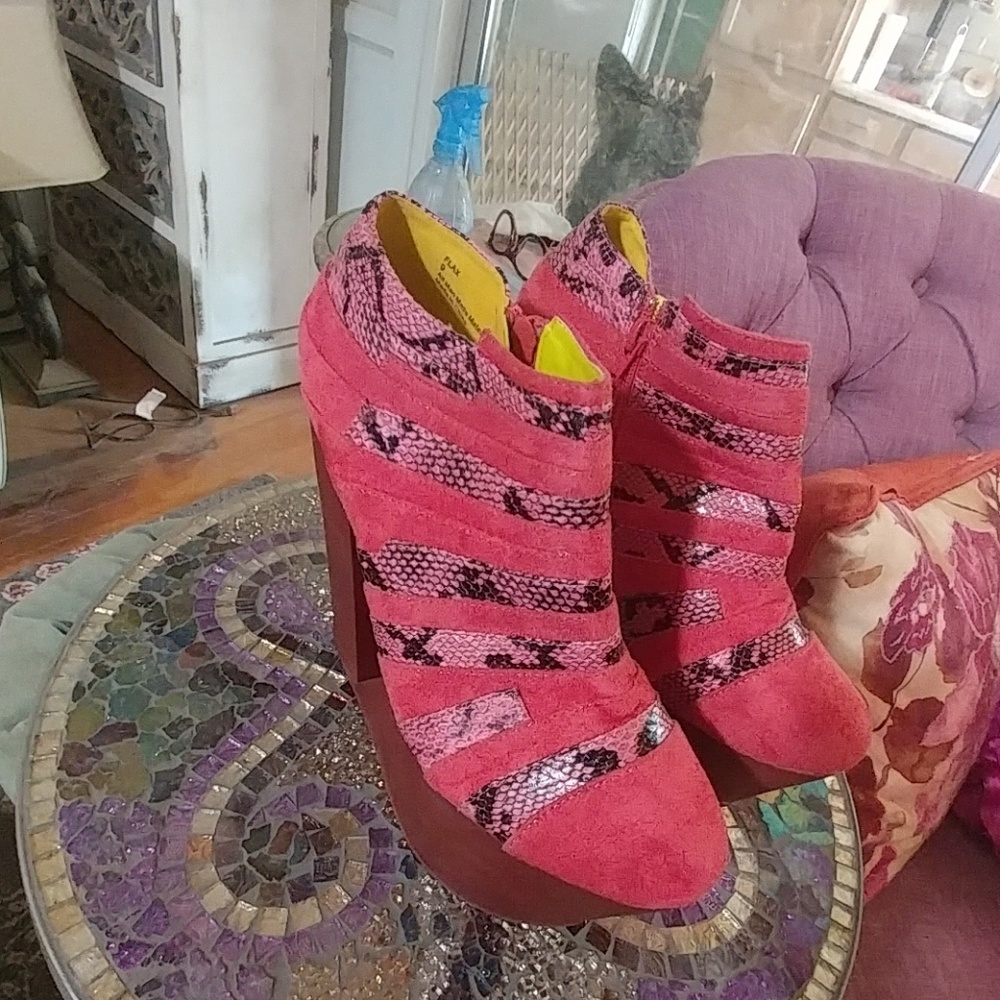 Size 9 platforms by Privileged